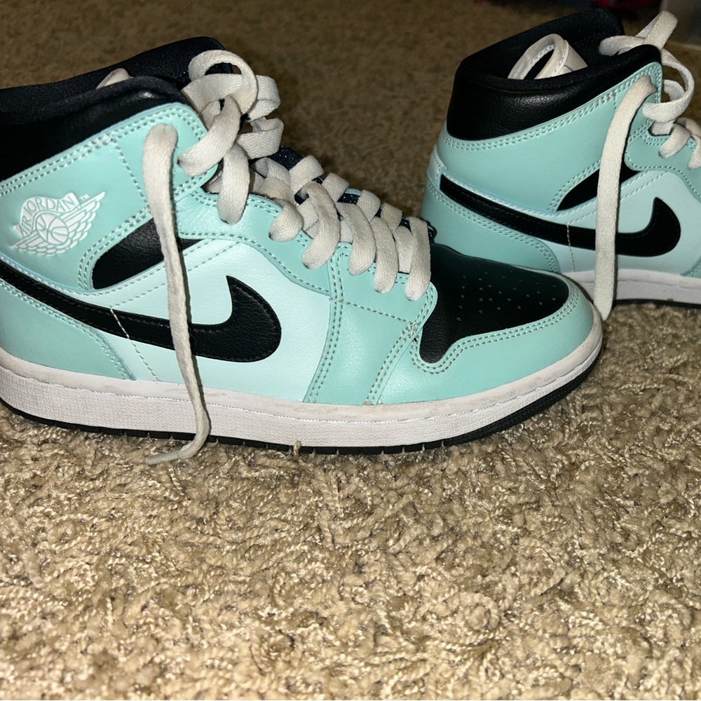 NIKE Ari Jordan Mid Aqua Blue